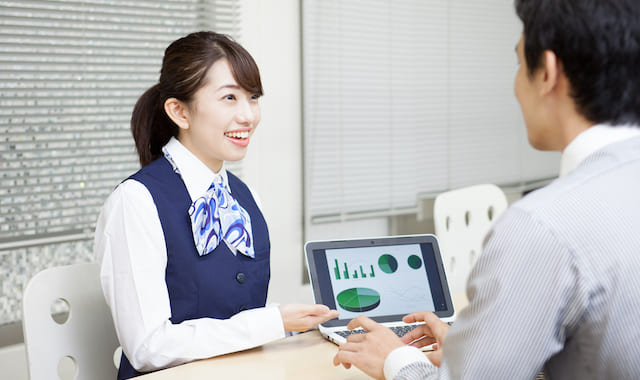金融機関を利用しているイメージ