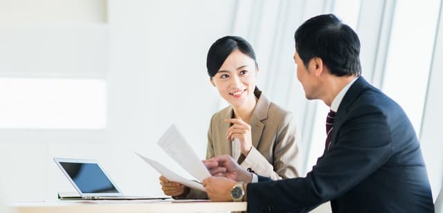 代表的な開業資金調達の申請代行サービスと費用