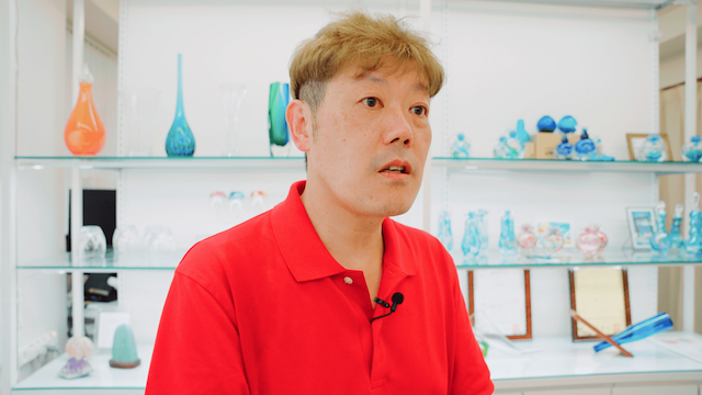 父の発案でグラス墓を販売。飲食店やボードゲームなど興味のあることをビジネスに