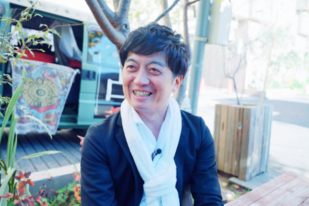 alt人を楽しませたい一心で、日本初の「占いカー」が誕生