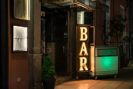 ダイニングバーの開業に必要な資格・届出