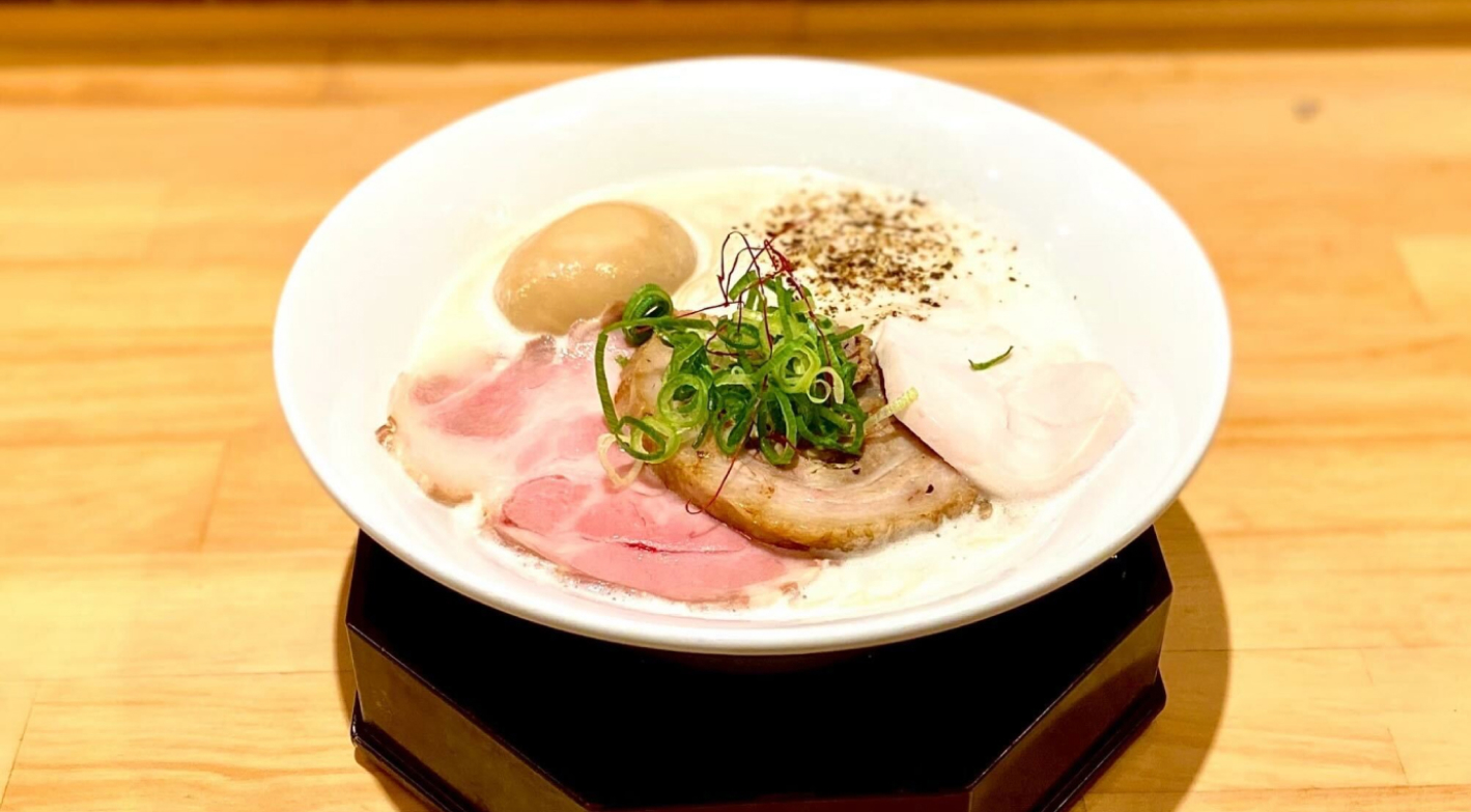 カフェ風+本格ラーメンで差別化！　SNS集客も本部が完全サポートする『小麦と鈴』