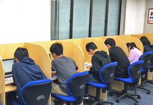 【最小の資源で運営可能】パソコンが講師となるショウイン式®学習法で人件費と設備費が抑えられる！