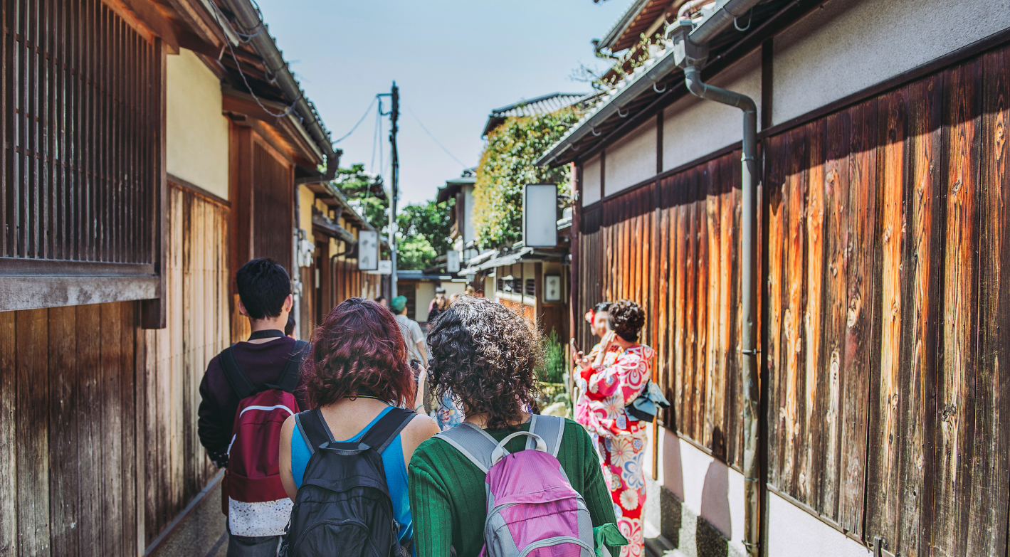 【前年比35％増】インバウンド需要による市場拡大中！日本人の民泊利用者も増加！